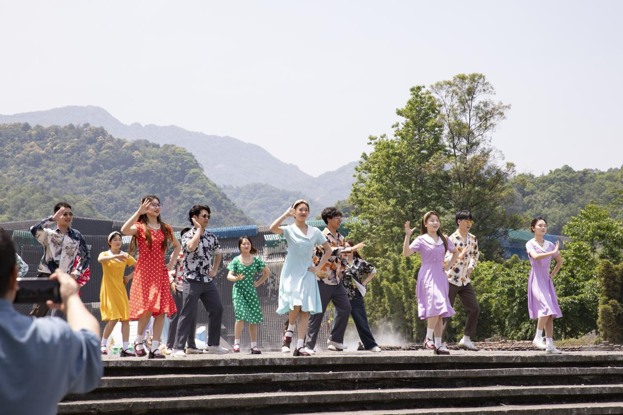 afb60f36-66b6-4a25-9b98-316122a3577f